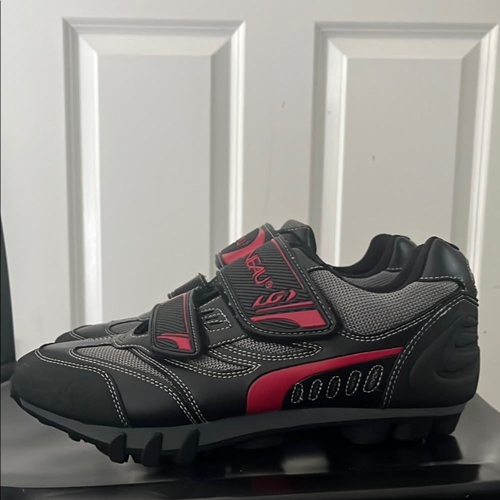 Garneau LG Cycling Shoes Black and Red size 9